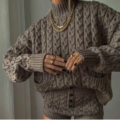 *Listing Is For Both Shorts (Size Medium) And Sweater (Size Small) *Note, Pieces Cannot Be Sold Separately. New With Tags 6771/135 48%Polyester, 46% Acrylic, 6% Wool Sweater Measurements Bust- 42” Total Length- 21” Price Is Firm Mm271 Zara Beige Winter Bottoms, Zara Beige Bottoms For Winter, Zara Sweater, Sweater Set, Sweater And Shorts, Classy Outfits, Everyday Outfits, Fashion Inspo Outfits, Cable Knit