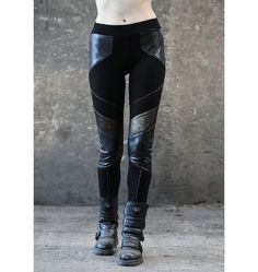 Cotton and georgette lycra stretch leggings, designed with faux leather stripes. The model in the picture is wearing size S, height 175cm. Futuristic Fashion Women Street Style, Cyberpunk Leggings, Futuristic Fashion Women, Cyberpunk Pants, Ripped Leggings, Dystopian Fashion, Fantasy Clothes, Tech Wear, Unique Leggings