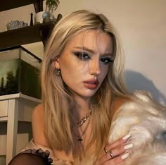 Dark Feminine Makeup Blonde, Dark Feminine Blonde, Blonde Dark Feminine, Ig Photos, Rockstar Aesthetic, Dark Makeup