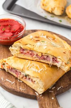 hot ham and cheese calzone Ham Calzone, Calzone Filling Ideas, Ham And Cheese Calzone, Cheese Calzone Recipe, Tomato And Cream Cheese, Calzone Dough, Calzones Recipe