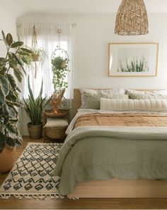 Green Comforter Bedroom, Textured Rug, Sage Green Bedroom, Warm Interior, Casa Vintage, Natural Design, Comfortable Bedroom, Apartment Decor Inspiration, Room Makeover Bedroom