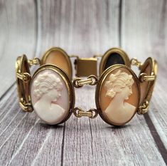 Collectible Yellow Gold Bracelets, Collectible Gold Jubilee Bracelet, Formal Oval Intaglio Bracelet, Antique Oval Cameo Bracelet, Oval Cameo Bracelet For Formal Occasions, Antique Cameo Jewelry, Cameo Bracelet, Antique Costume Jewelry, Cameo Jewelry