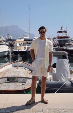 Italy Male Outfits, Male European Fashion Summer, Mens Holiday Outfits Summer, Guys Beach Outfit, Male Beach Outfit, Old Money Outfits Men Summer, Beach Fits Men, Italian Summer Outfits Men, Old Money Summer Outfits Men