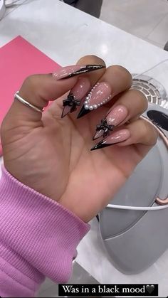 Senior Acrylic Nails, Creme Brown Nails, Graduation Nails Black Women, Long Nails Design Ideas 2024, Cute Stilletos Nails, Nails Black Girls Acrylic, Graduation Nails Acrylic 2024, Senior Nails Ideas 2024, Paris Nails Aesthetic