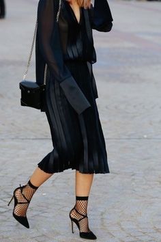 black on black street style; fashion week; socks with pumps Black Dating, Woman In Black, Street Style Edgy, Looks Black, Style Noir, All Black Outfit, 가을 패션