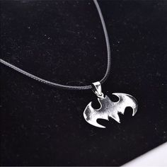 Cool Dc Universe Super Heroes Bat Stainless Steel Silver Fashion Pendant Necklace`Ca Batman Knife, Batman Clothes, Batman Accessories, Batman Backpack, Batman Pillow, Black Batman, Kids Baseball Caps, Batman Stuff, Batman Kids