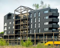 an apartment building with lots of windows and balconies on the top floor is being constructed