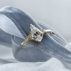 Kite Stone Ring, Kite Cut Rings, Kite Cut Engagement Ring, Gold Moissanite Ring, Cut Rings, Deco Rings, Engagement Ring Gold, Pretty Crafts, Ring Inspo