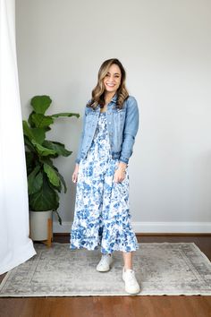 Petite-Friendly Spring Jackets - Pumps & Push Ups Dresses With Denim Jacket Outfit, Denim Jacket Outfit With Dress, Spring Outfits With Jackets, Denim Jacket Spring Outfit, Outfit With Blue Jacket, Dresses With Denim Jacket, Jeans Jacket Outfit For Women, Jean Jacket Dress Outfit, Jean Jacket And Dress Outfit