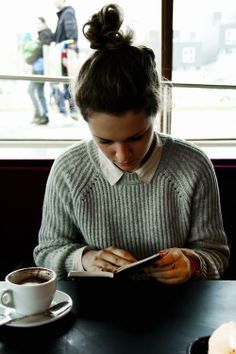 Olivia Palermo, Mode Inspo, A Cup Of Coffee, Gigi Hadid, Looks Style, Looks Vintage, Cup Of Coffee, Victoria Beckham, Look Fashion