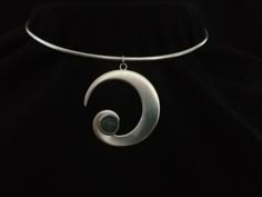 Crescent Moon Torc is made from Sterling silver (925) and hallmarked by The Goldsmiths` Company, London Assay office. Every Moonstone is carefully selected for its beauty and luminous qualities. Laluna  is a unique silvercraft that alchemically combines the power of metals and gemstones, to forge symbolic jewellery. Inspiration for this collection is drawn from ancient ritual, magick, and the moon. Each piece has been designed and handcrafted in harmony with the lunar phases and her energy. Lalu Lady Tremaine, Mother Gothel, Lunar Phases, Design Dragon, Metal Jewelry Making, Jeweled Shoes, Sleep Token, Punk Vintage, Symbolic Jewelry