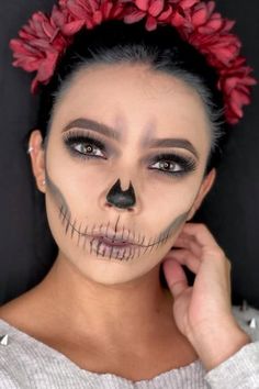 21 Easy Halloween Makeup Ideas to Slay Spooky Season Simple Halloween Looks, Cute Skeleton Makeup, Frankenstein Makeup, Easy Halloween Makeup Ideas, Scarecrow Makeup, Devil Makeup, White Face Paint