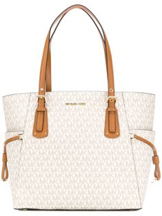 Timelessly elegant and surprisingly affordable, Michael Michael Kors collections capture the effortless, nonchalant finesse of the girl on the go. This beige leather Voyager tote bag features top handles, a front logo plaque, a monogram pattern, an internal zipped pocket, a logo printed lining, an internal slip pocket and an embossed internal logo stamp. Michael Kors Outfit, Sac Michael Kors, Africa Dress, Michael Kors Outlet, Monogram Pattern, Handbags Affordable, Cheap Handbags, Michael Kors Crossbody, Iconic Bags