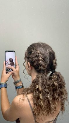 Simple Easy Curly Hairstyles, Mid Length Fine Curly Hair Styles, Ear Showing Hairstyles, French Braid Pigtails Curly Hair, Barista Hairstyles Curly, B2 Hair Styles, Shorts Curly Hairstyles, Small Braids Curly Hair, Cute 2c Hairstyles