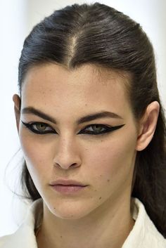 2016 Makeup Trends, Catwalk Makeup, Fall Makeup Trend, Makeup Editorial, Lipstick Designs, Queen Makeup, Runway Makeup, Grunge Look