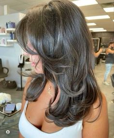 Dark Hair Layers Medium Face Framing, Haircuts Women Medium Length, Short Layered Haircuts Black Hair, Short Brown Black Hair, 90s Layered Hair Round Face, Short Dark Brown Hair Layers, Black Hair Butterfly Haircut, Dark Brown 90s Hair, 90s Haircut Black Hair