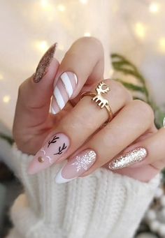 Simplistic Christmas, Alt Christmas, Emo Christmas, Xmas Nail Designs, Nail Art Noel, Nails Painted, Festive Nails, Nails Pedicure, December Nails