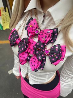 This charming necklace features a delightful color-block design adorned with a polka dot bow, adding a touch of cuteness and youthful charm to any outfit.  The price includes one necklace only. Gyaru Necklace, Agejo Gyaru Fashion, Pink Gyaru, Kogal Gyaru, Colorful Goth, Mcbling Gyaru, Fashion Types, Polka Dot Outfit, 2000s Fashion Inspiration