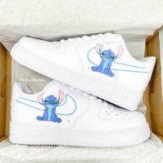 ✨Authentic, brand new in box. ✨100% hand painted to perfection❤️ ✨Waterproof and scratchproof ✨Please make sure that you choose your correct size using Nike’s size guide and you are okay with the shipping time! ✨All sizes available! The size may be converted to youth/men’s depending on what’s in stock. Blue Custom Air Force 1, Nike Custom, Custom Sneakers Diy, Stitch Blue, Disney Print, Custom Nike Shoes, Custom Air Force 1, Disney Shoes, Cute Nike Shoes