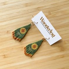 Hand-woven seed bead fringe earrings Original Fall Floral pattern and design Made with high-quality Japanese Miyuki glass beads 14K Gold plated hooks and findings Perfect gift for a friend or loved one Great for any occasion DETAILS › Colors: Matte Green, Marigold Orange, Mustard Yellow, Light Green › Height: 2.5 inches from the bottom of the hook › Width: 1 inch › 21 Gauge Fish Hook › Made in the USA › Comes with Quality Rubber Backing Follow @wanderingjewelry_shop on IG for updates and more › Earthy Beaded Earrings, Delica Beaded Earrings, Fall Floral Pattern, Marigold Orange, Seed Bead Fringe Earrings, Unique Beaded Jewelry, Bead Fringe Earrings, Fall Bead, Seed Bead Jewelry Patterns