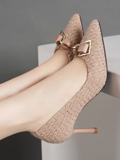 Sepatu Pump, Elegant Shoes Heels, Blazer Casual, Hak Tinggi, Fashion Shoes Heels, Shoes Hack, Shoes Heels Classy, Heels Classy, Fancy Shoes