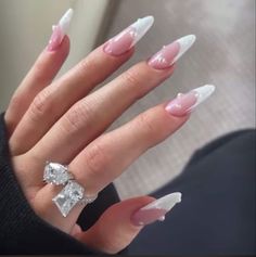 Press-on gel x nails as seen on Kylie Jenner with French tips and pearls attached all over. Pick your size or message me for custom sizing. Acrylic Nails Kylie Jenner, Kylie Nails, Kylie Jenner Nails, Nails Aesthetic, Pearl Nails, Nail Swag, Gem Nails, Acrylic Nails Coffin Short, Pink Acrylic Nails