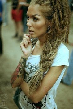 I would never do this, but cool hair! Stile Hippie Chic, Dreadlock Hair, Braided Ponytail Hairstyles, Long Braids