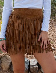 Fringe Skirt Outfit, Traje Cowgirl, Country Chic Outfits, Cowgirl Skirt, Suede Fringe Skirt, Full Fringe, Western Skirts, Cowgirl Style Outfits, Country Style Outfits