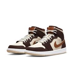 Feel the full power of your jump with the Air Jordan 1 Mid SE Brown Basalt Oatmeal Women. Boasting a timeless design reminiscent of the original silhouette, this Jordan model is a sophisticated take on style and performance. Crafted from beige tumbled leather, it features dark brown Durabuck overlays for durability. The wheat-colored Pecan Swooshes add a modern touch to the classic design. Adding to the winterized look, the inside is thoroughly lined with luxurious dark brown shearling fleece, ensuring you stay warm and comfortable in any conditions. To top it off, smooth white and beige Air soles in the midsole deliver superb cushioning with every step while protecting your feet from impact. With an iconic aesthetic inspired by its namesake’s game-changing abilities on court, this sneaker Wmns Air Jordan 1, Low Air Jordan 1, Jordan Model, Air Jordan 1 Mid Se, Air Jordan 9, Nike Air Jordan 1 Mid, Womens Air Jordans, Exclusive Sneakers, Jordan 2