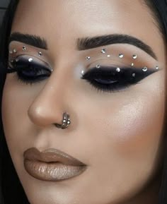 Rhinestone Placement Makeup, Holiday Eyeshadow, Gem Makeup, Occasion Makeup, Eve Makeup, Holographic Makeup, Black Eye Makeup, New Years Eve Makeup, Makeup Soft