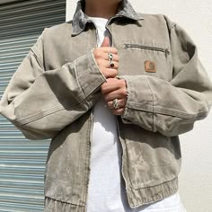 Carhartt Street Style, Vintage Jacket Outfit, Must Have Clothes, Worker Jacket, Carhartt Jacket, Elegante Casual