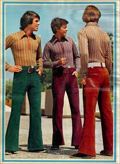 Bell-bottoms, also known as flared bottoms, are a style of pants that become wider from the knees downward, forming a bell-like shape of the pant leg. During the 1970's, these pants were all the rage. Moda Z Lat 70., Moda Disco, 1970s Mens Fashion, 70s Fashion Men, Look Disco, 70s Mens Fashion, 1970s Men, Western Outfits Men, 70s Men