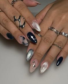 Nails Blue Cat Eye, Nail Designs With Cat Eye Polish, Nail Inspo Cat Eye, Cat Eye Blue Nails, Eye Cat Nails Design, Glass Cat Eye Nails, Blue Cat Eye Nails Design, Nail Design 2024, Car Eye Nails