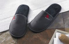 Hotel Slippers Beauty Therapist Uniform, John Varvatos Boots, Bedding Hotel, Luxury Hotel Bedding, Guys Shoes, Hotel Slippers, Pajama Style, Luxury Slippers, Hotel Sheets