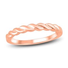 an 18k rose gold wedding band with twisted rope design on the top and bottom