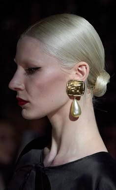 Fall 2023 Jewelry Trends, Jewelry Trend 2024, Dolce Gabbana Jewelry, Soviet Fashion, Runway Earrings, Bamboo Pattern