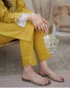 Simple Pant Design, Simple Capri Design, New Shalwar Design, Straight Pant Design, Salvar Design, Kapri Designs, Plazo Designs Latest, Simple Trouser Design