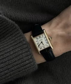 Womens Luxury Jewelry, Timeless Style Women Classy, Luxury Watches Women, Beatrice Gutu, Aesthetic Watch, Elegant Watches Women, Classy Watches, Watch Aesthetic, Cartier Watches Women