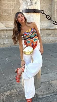 Clothes For Portugal, Florence Summer Outfits, Portuguese Girl Style, Portuguese Girl Aesthetic, Portugal Outfits Spring, Ibiza Outfits Summer, Zara Summer Outfits, Portuguese Fashion, Portugal Style