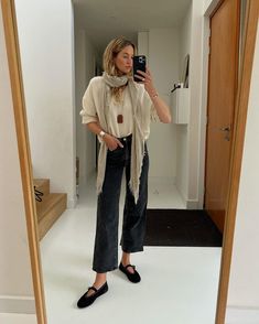 Radical Chic Outfit, Spring Night Out Outfit, Radical Chic, Cropped Jeans Outfit, Denim Jeans Outfit, Look Office, Modest Clothes, Denim Trends