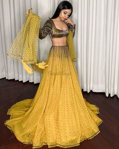 Hairstyles For Cocktail Party, Short Hair Bridal Hairstyles, Sunaina Khera, Short Hair Bridal, Tulle Lehenga, Bachelorette Dresses, Gorgeous Lehenga, Tulle Blouse, Haldi Function