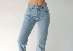 "*FREE DOMESTIC SHIPPING Awesome vintage 80s pair of womens Levis made in the USA light washed high waist 501 jeans. These beautiful jeans are unworn with original \"Instant Old\" tags still attached. Timeless soft denim with an incredible flattering fit. We encourage you to please refer to measurements below and compare to your favorite fit at home. <> Designer: Levis <> Made in USA <> Size: Waist measures modern size 28. Please refer to measurements for actual sizing. (model Womens Levis, Boho Denim, 501 Jeans, Levis Denim, High Waisted Jeans, Green Silk, Vintage Jeans, Denim Pants, High Waist Jeans