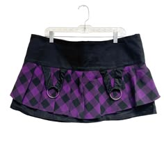 Size- XXL Condition- Has some pilling, gently used otherwise. See pictures. Measurements taken flat un-stretched: Waist- 19.5" Hips- 22" Length- 13" Emo Style 2000s, Scene Clothes, Mini Rock, Plaid Pleated Mini Skirt, Scene Outfits, All Jeans, Scene Fashion, Purple Skirt, Purple Plaid