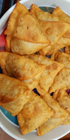 there are many pieces of fried food in the bowl on the table and ready to be eaten