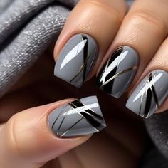 Simple Nails Gray, Grey Manicure Ideas, Grey And Black Nails Designs, Dark Gray Nail Ideas, Black Grey Nails, Grey And Silver Nails, Gray And Black Nails, Grey Nails Design, Grey Nails Ideas