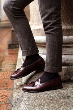 Awesome loafers and socks Loafers Men Outfit, Loafers And Socks, Loafer Shoes For Men, Der Gentleman, Quality Leather Boots, Custom Design Shoes, Slip On Dress Shoes