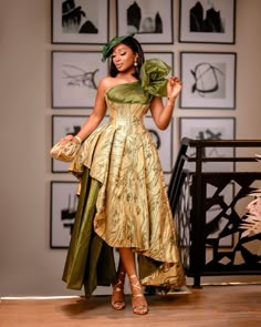 Latest series of stunning and elegant asoebi styles - Kadosh.ng Brocade Outfits Classy, Elegant Asoebi Styles, Dinner Gowns Classy, Decent Outfits, Shower Dress For Bride, English Dress, Mama Africa, Classy Outfits For Women, Latest Series