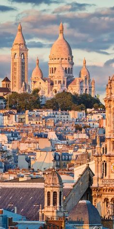 the skyline of paris, france is seen in this image