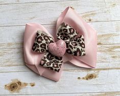 Hair Bow Pink Cheetah Print Layered Hair Bow with glitter heart clay center big hair bow 5 inch hair bow for girls leopard print hair bow Two Wild Party, Cheetah Hair, Unique Hair Bows, Ribbon Curls, Animal Bows, Bow Party, Leopard Print Hair