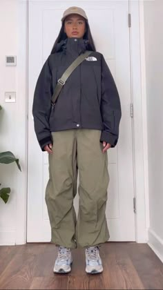 Ig:hannaroslan Cargo Pants Cold Weather Outfit, Below Freezing Outfit, Winter Hiking Outfit Women Cold Weather, Winter Outfits Freezing, Winter Outfits Aesthetic Cold Weather, Freezing Cold Winter Outfits, Freezing Cold Outfits, Cold Weather Outfits Winter Freezing, Cold Hiking Outfit Women